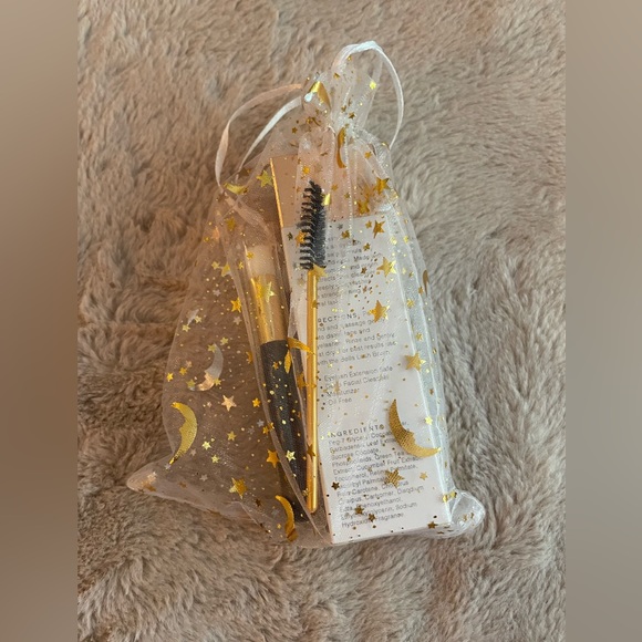 New In Box Bella Lash Cleanser Kit - Picture 2 of 6